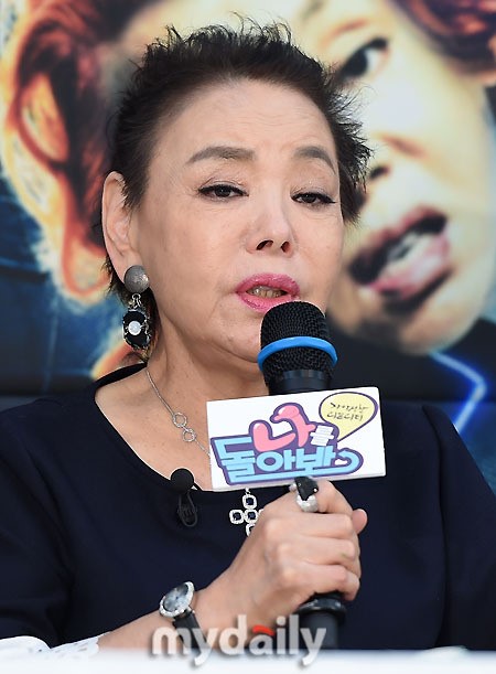 金秀美赵英男新浪娱乐讯 韩国艺人赵英男在昨天下午的《回头看我》