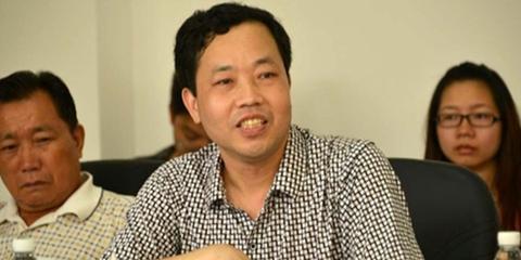 砸电脑主席:被骂才摔网站电脑