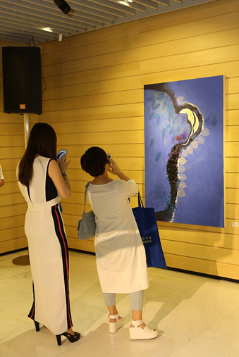 将时装与艺术混搭，碰撞出绝伦的火花