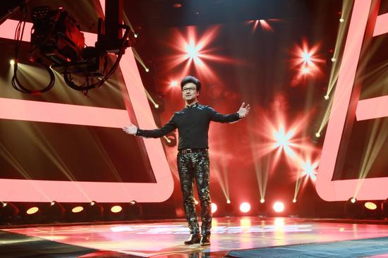 汪峰定妆照新浪娱乐讯 7月17日,本周五晚21:10,第四季《中国好声音》