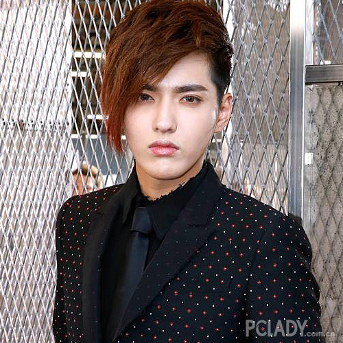 69 首页 69 化妆时尚 69 查看内容    吴亦凡精致白暂的底妆