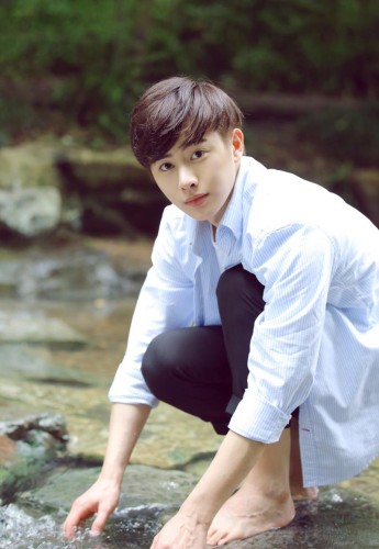 王佑硕栀子花开银幕高颜值打造冷面男神