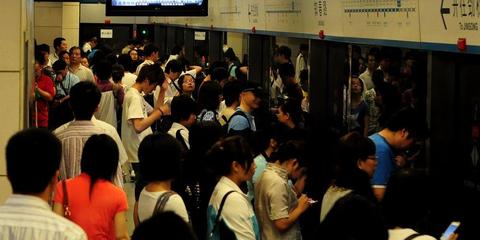 地铁里哪些不雅行为最招人恨