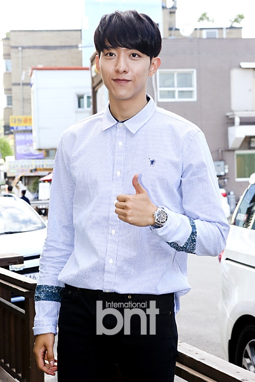 韩乐队cnblue李正信加盟《丛林法则》