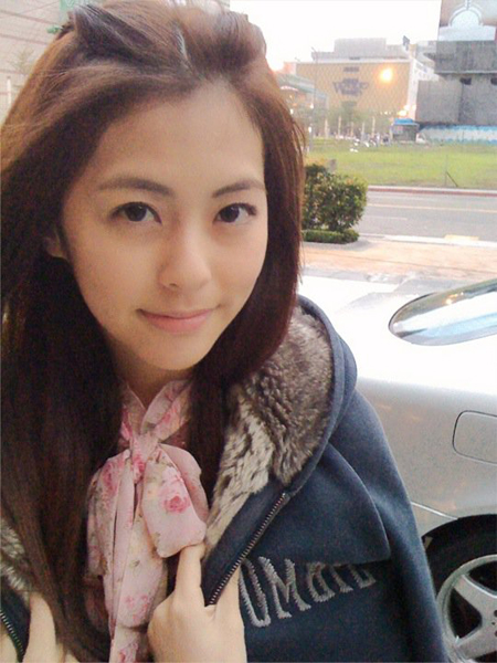 selina妹妹夜会型男 车窗前摸头依依惜别