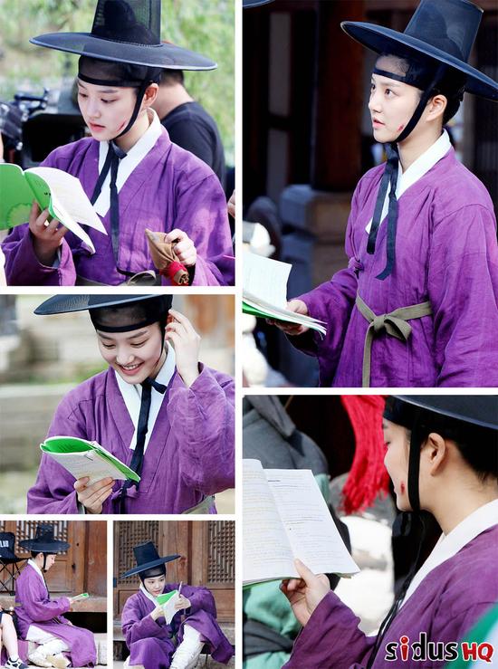 夜行书生李侑菲男装俏皮认真读剧本