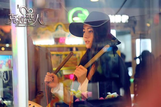 《克拉恋人》迪丽热巴饰演大明星高雯鬼马可爱