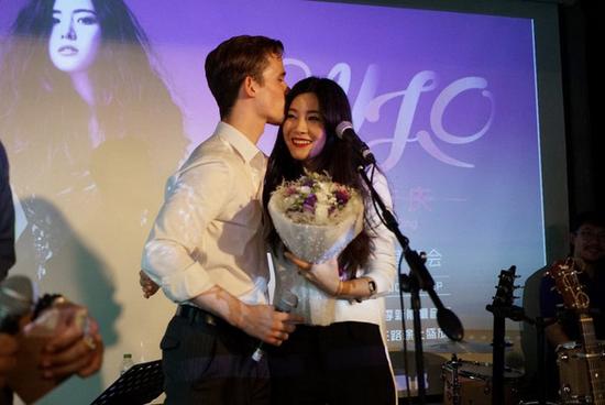 魏佳庆未婚夫惊喜现身