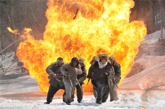 《东北抗日联军》:爱在战火纷飞时 |东北抗日联军|战友|国家_新浪娱乐