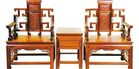 红木乱象:抹着色油变老家具