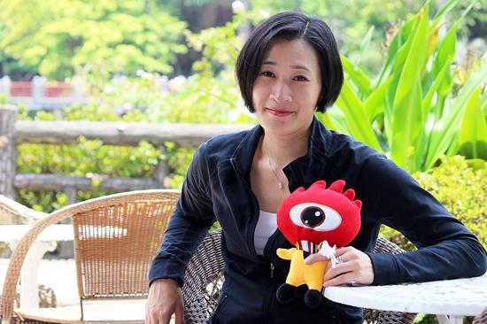 获誉“女金庸”的武侠小说作家郑丰