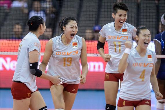 中国女排庆祝得分