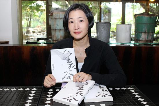 获誉“女金庸”的武侠小说作家郑丰