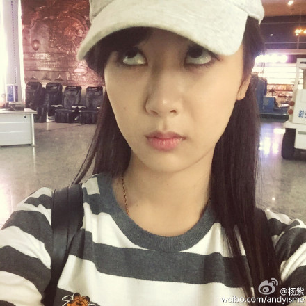 杨紫翻白眼