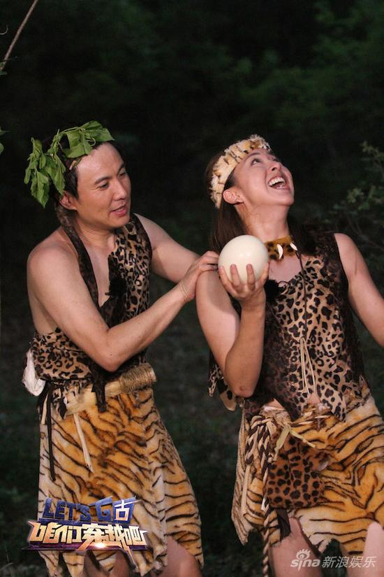 咱们穿越吧沈腾抓蛇吓破胆黄小蕾吃蛆