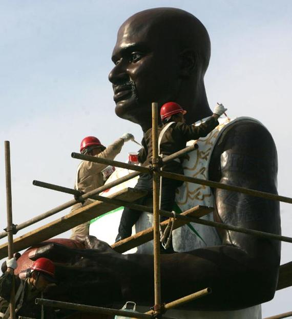 奥胖雕像矗立在北京朝阳