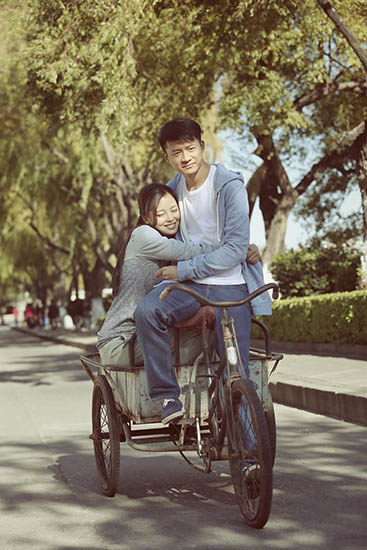 唐曾新戏上演硬汉柔情 撑爆夏日荧屏