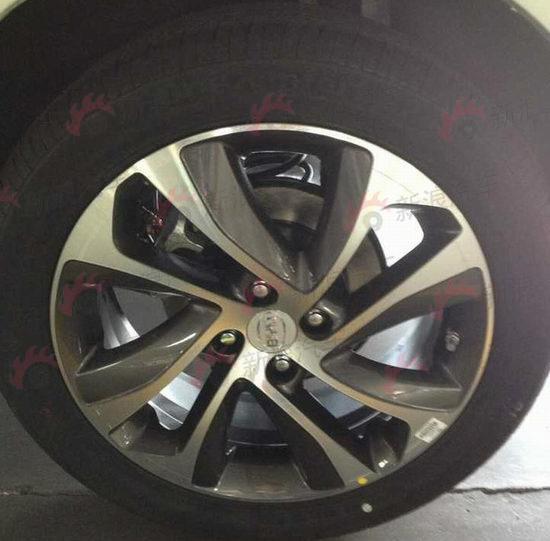 定位小型SUV 比亚迪S1轻度伪谍照