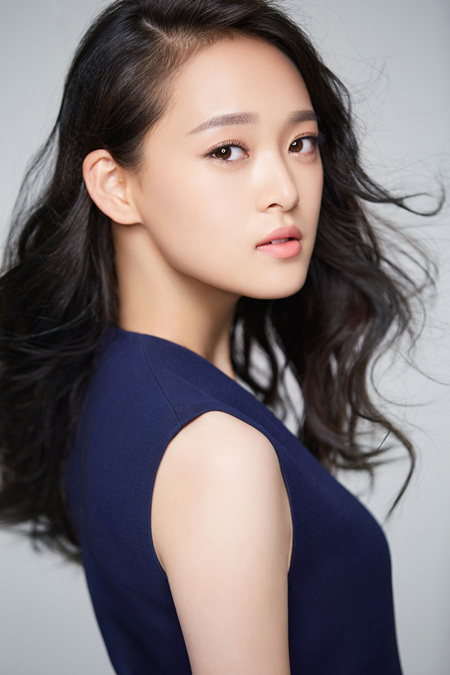 冯越反水识破真假科学家遭飞扑意外滑落