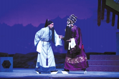 刘垒（左）扮演的宋江和刘魁魁扮演的李逵（右）