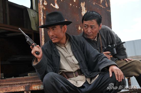 《东北抗日联军》赵尚志和容义