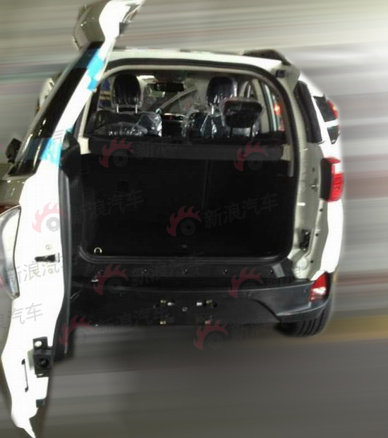 定位小型SUV 比亚迪S1轻度伪谍照