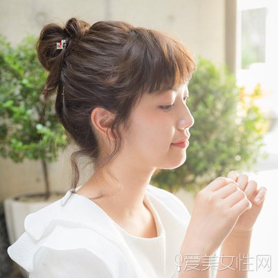 蓬松花苞头扎法 空气感刘海萌萌哒 - 美发 时尚mm网