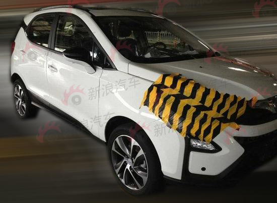 定位小型SUV 比亚迪S1轻度伪谍照