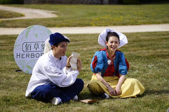 戚薇李承铉读情书