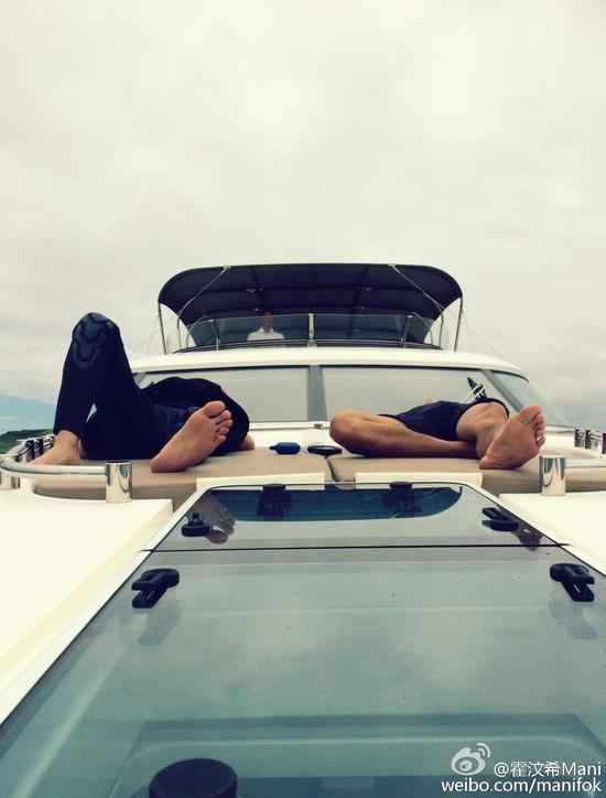 哪只腿是霆锋？哪只腿是伟霆？