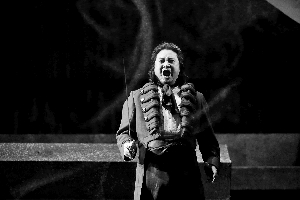 　戴玉强饰演曼里科