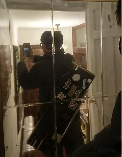 玩家自制可携带式赛博朋克风电脑