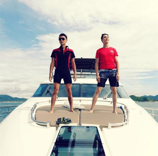 谢霆锋和陈伟霆出海