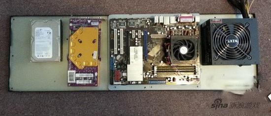 玩家自制可携带式赛博朋克风电脑