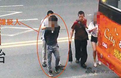 网吧偷钱贼被捉住