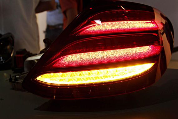 新一代奔驰E级尾灯图曝光 北美车展首发