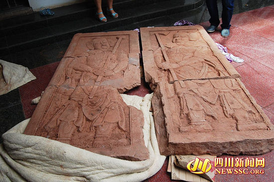 警方追回的被盗文物