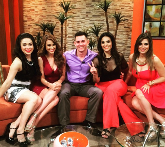 墨西哥美女天气主播被美国游戏玩家追到手