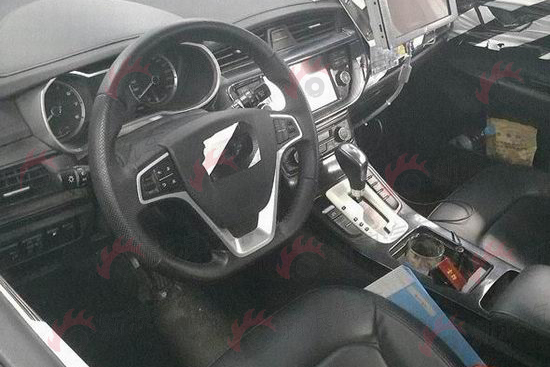 吉利CROSS低伪谍照曝光 年底上市