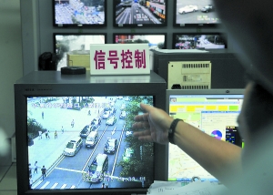 广州市区有1062个摄像头拍违停图为监控画面