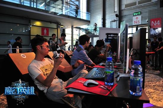 图2 躺椅玩魔幻英雄