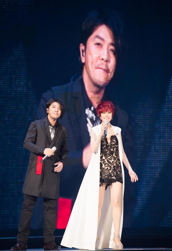 阿杜现身江蕙演唱会 重现《梦中的情话》