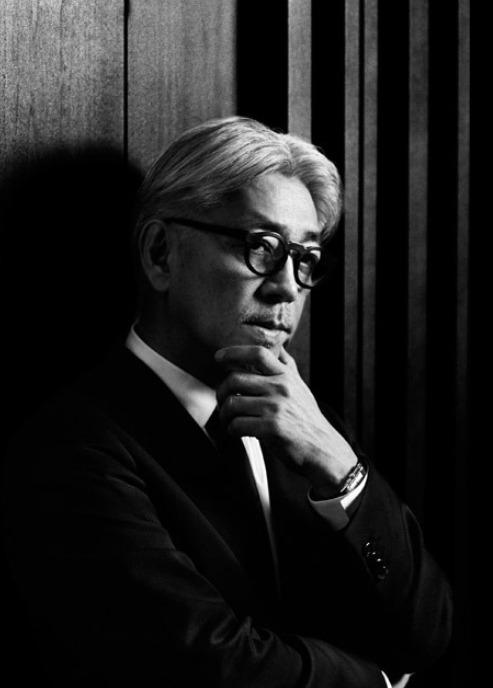 患喉咙癌坂本龙一复出 与二宫和也合作