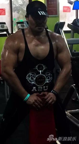 《傻儿传奇2》热拍 马京京片场坚持健身