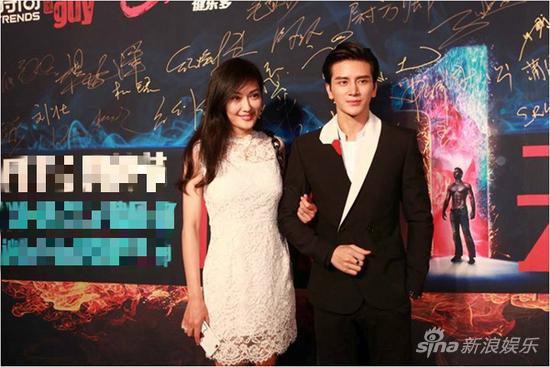 孟广美白裙优雅携小鲜肉孙祖君出席活动