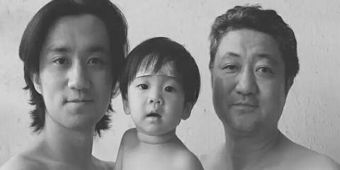 父子30年间照片感动美国网友