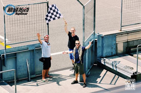 巅峰拍挡英方团队Grant Wardrop，Steve Lidger wood，Kit Lynch Robinson