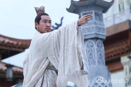 蒋一铭饰演威严世尊