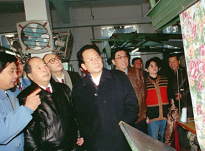 1996年5月28日，尉健行在北京顺义和天津红桥调研时指出：反腐败要有两
道防线。