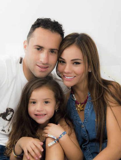 hold住英超太太团来了酥胸豪乳长腿pk多图